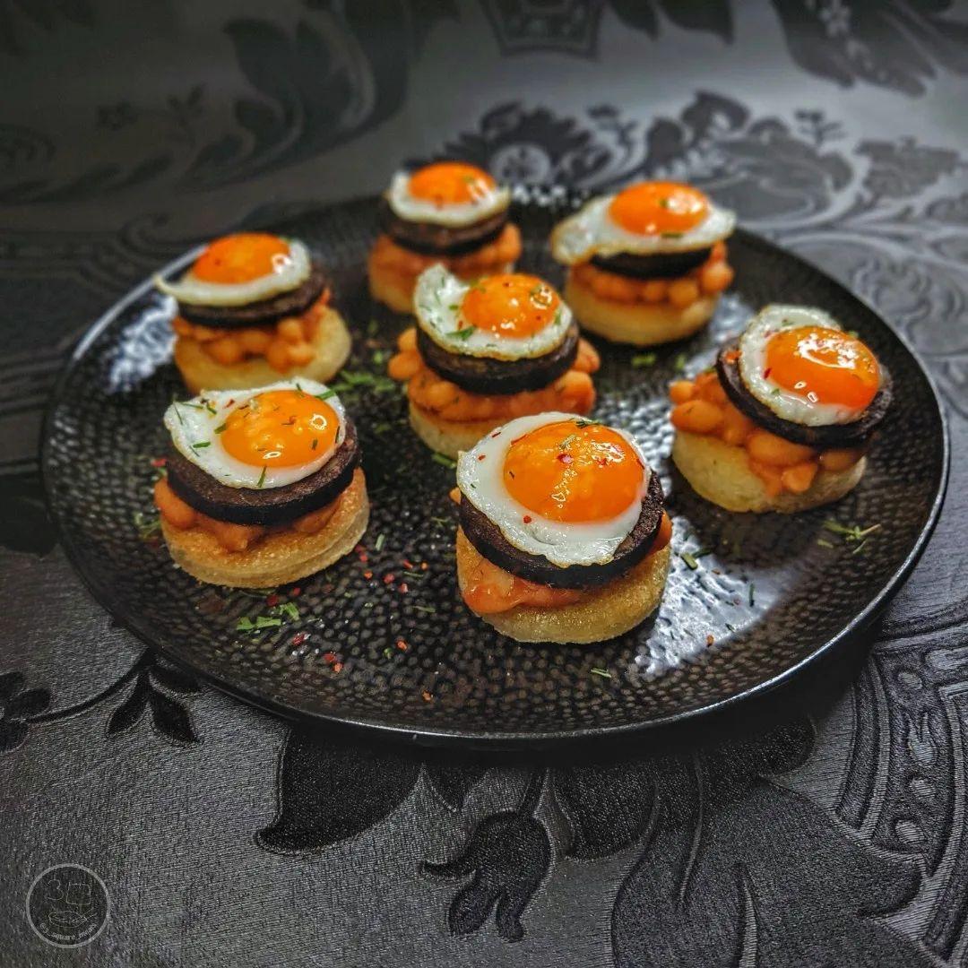 Breakfast Sliders with Fried Components
