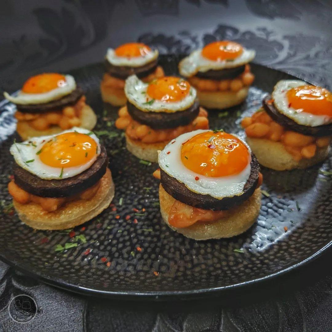 Breakfast Sliders with Fried Components