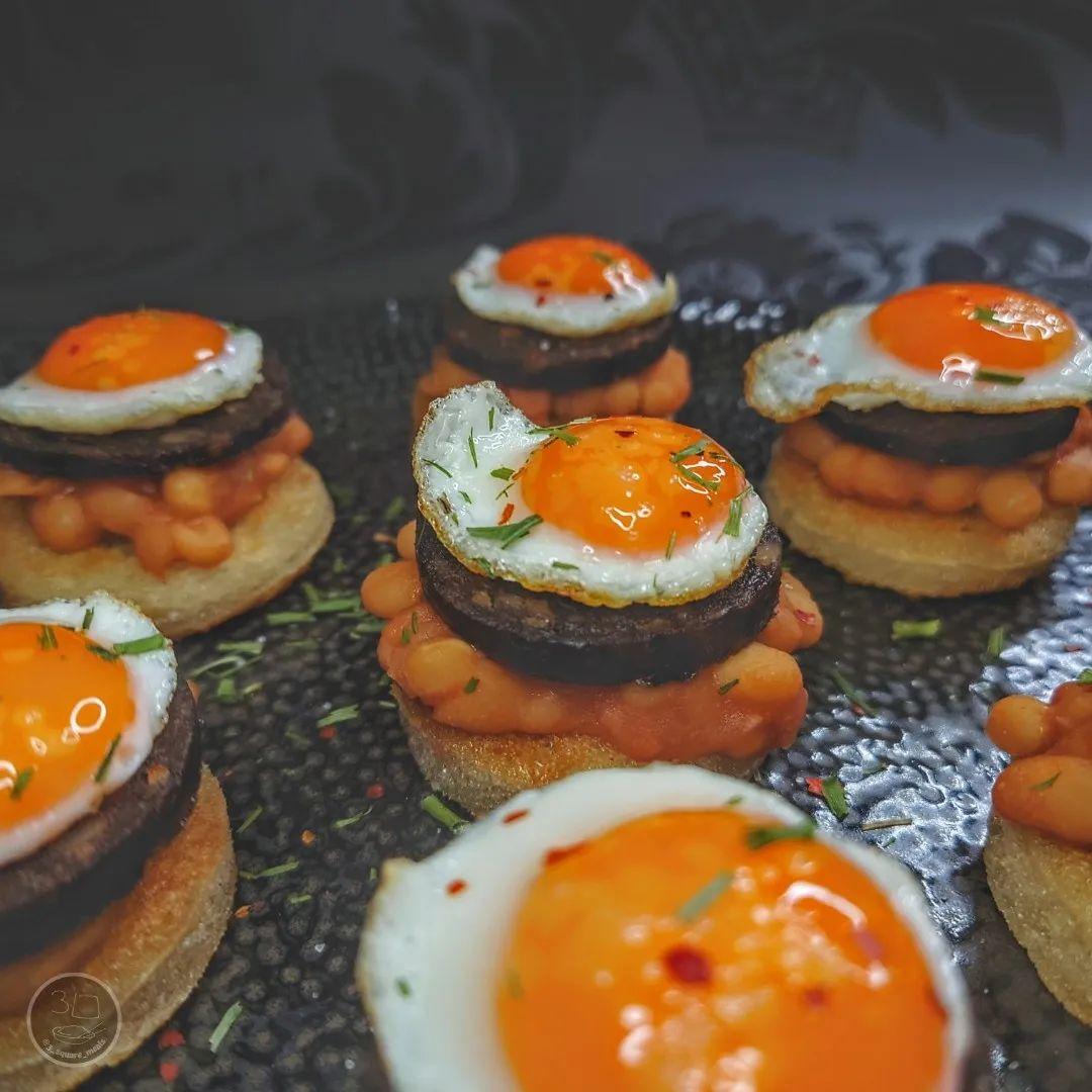 Breakfast Sliders with Fried Components