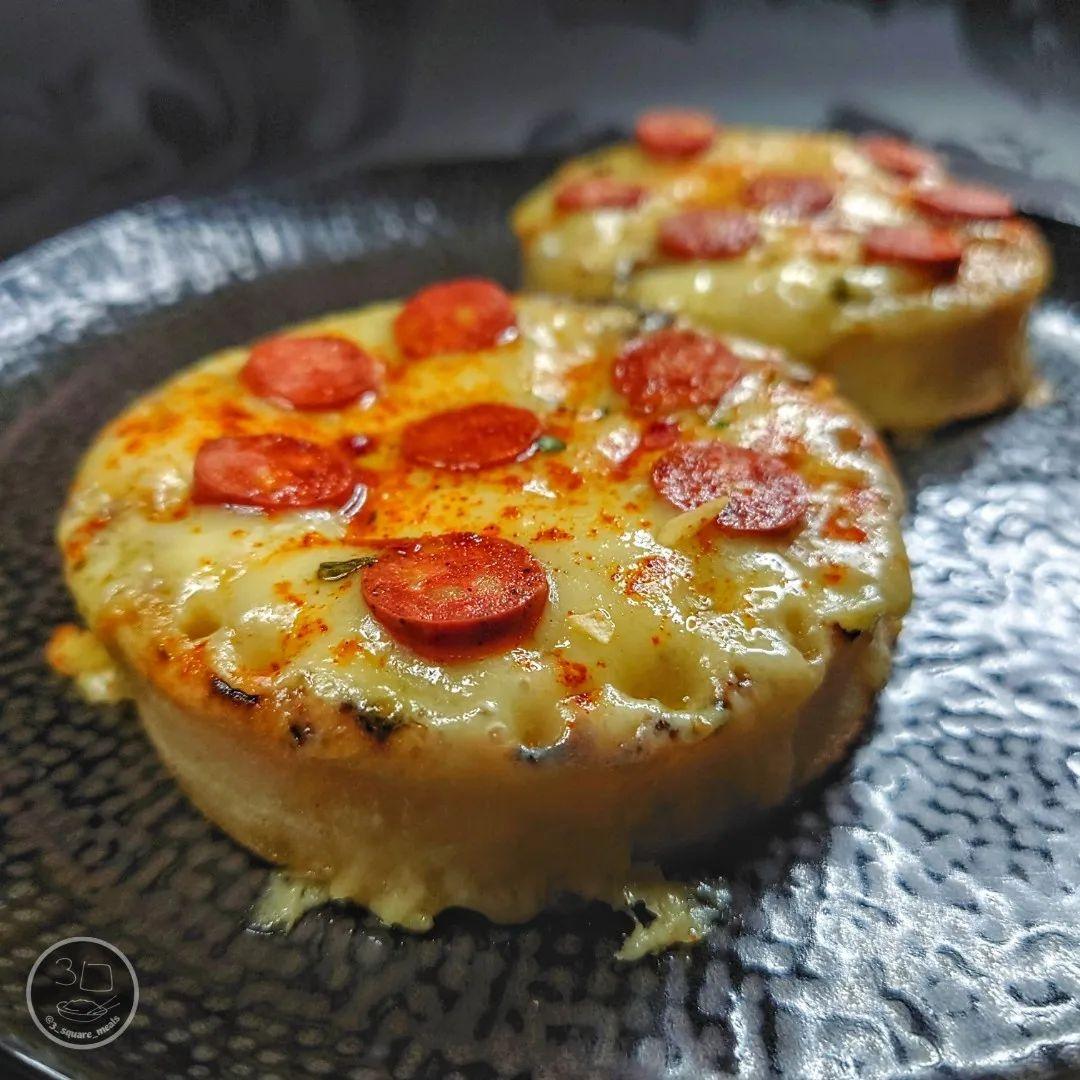Quick Pizza Crumpets with Cheese Toppings