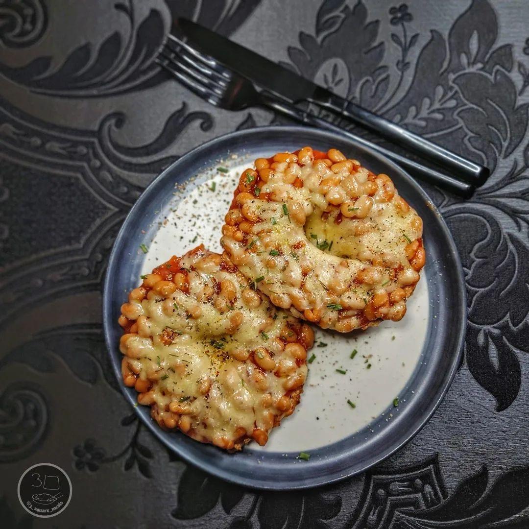 Cheesy Baked Bean Bagel