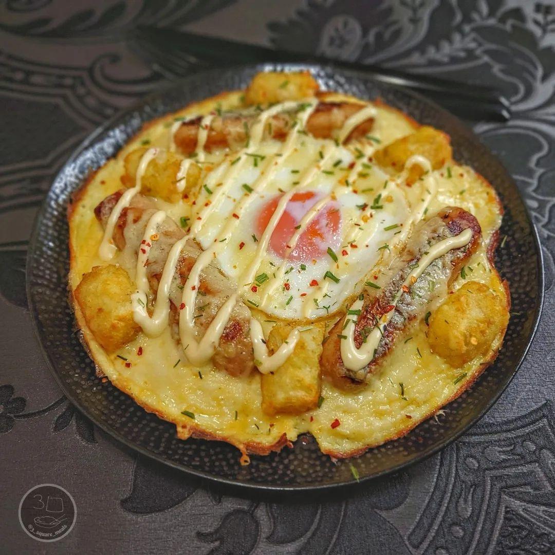 Brunch Omelette with Sausages and Toppings