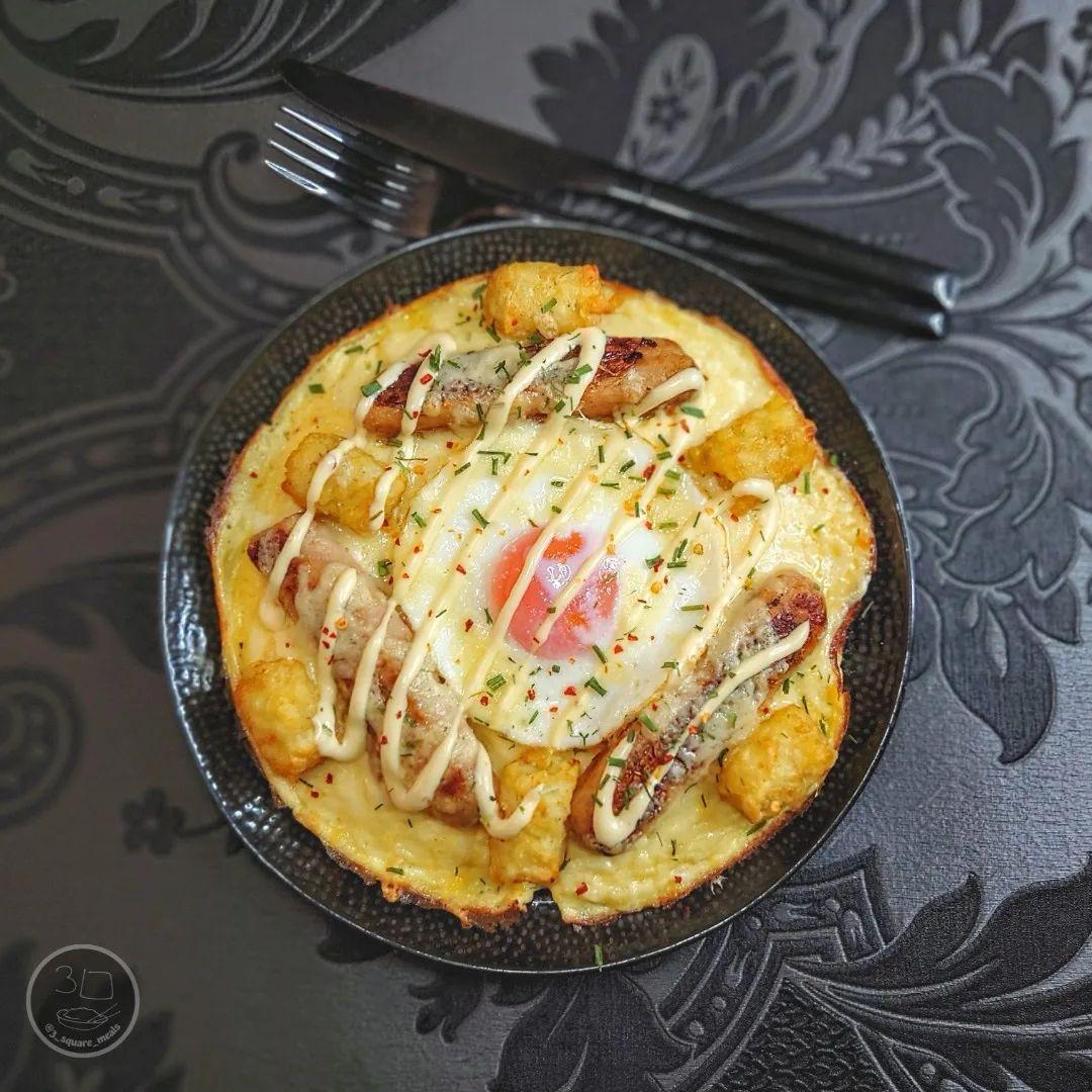 Brunch Omelette with Sausages and Toppings
