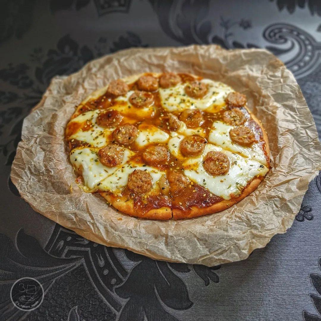 Naan Bread Pizza with Katsu Toppings