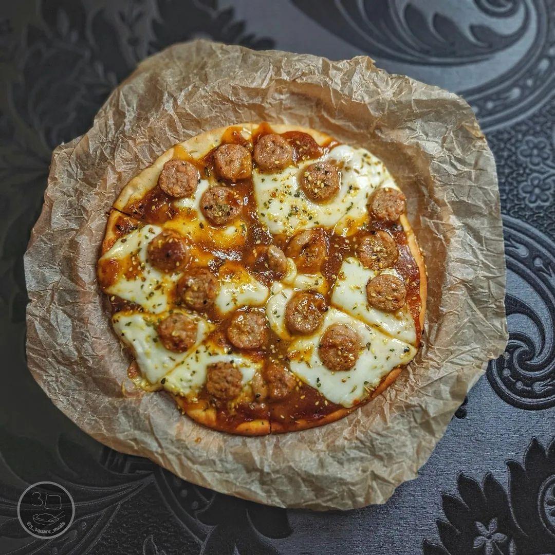 Naan Bread Pizza with Katsu Toppings