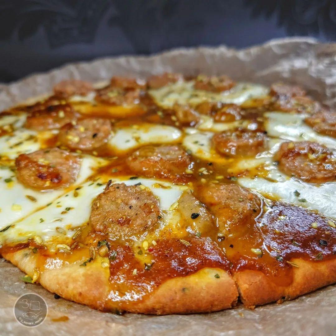 Naan Bread Pizza with Katsu Toppings