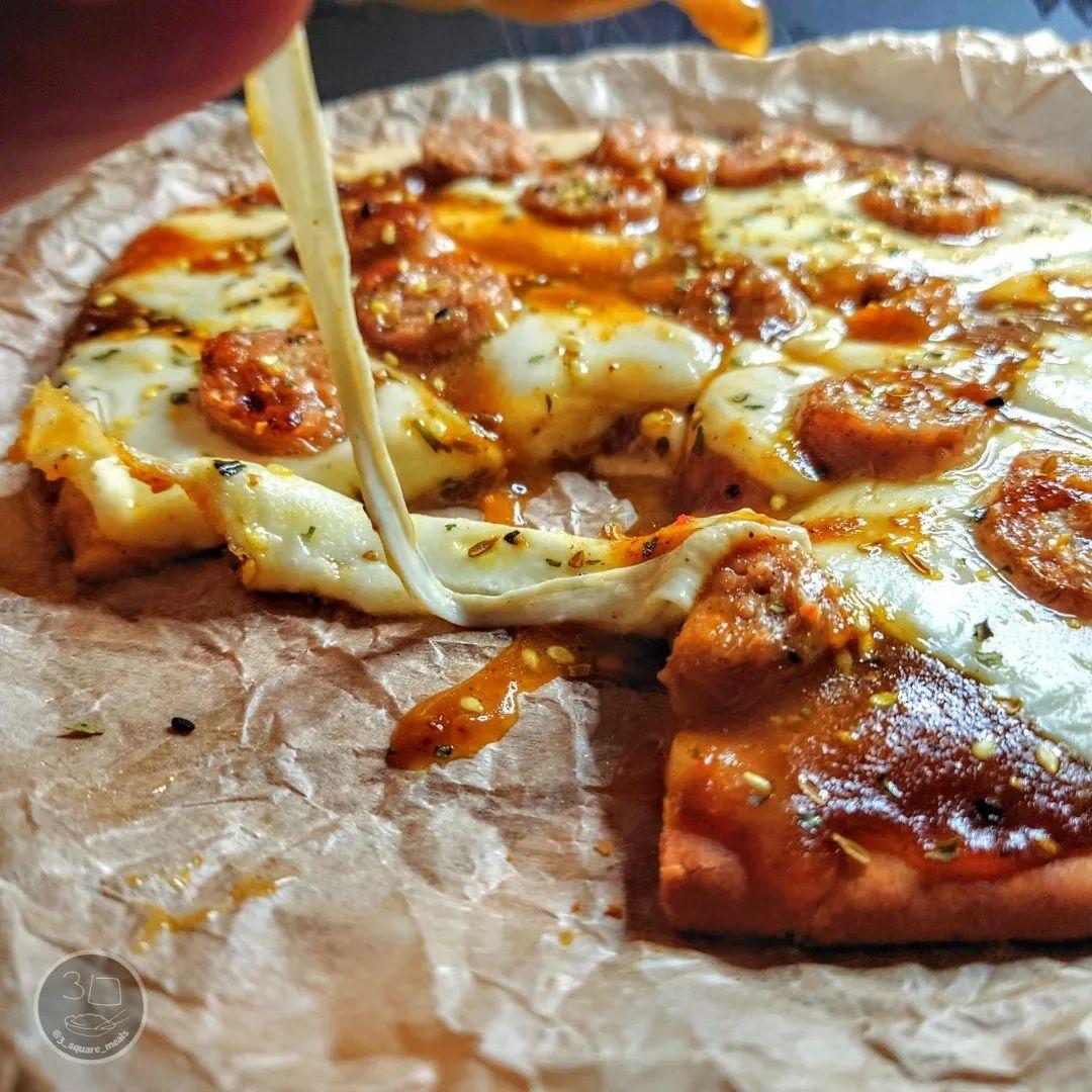 Naan Bread Pizza with Katsu Toppings