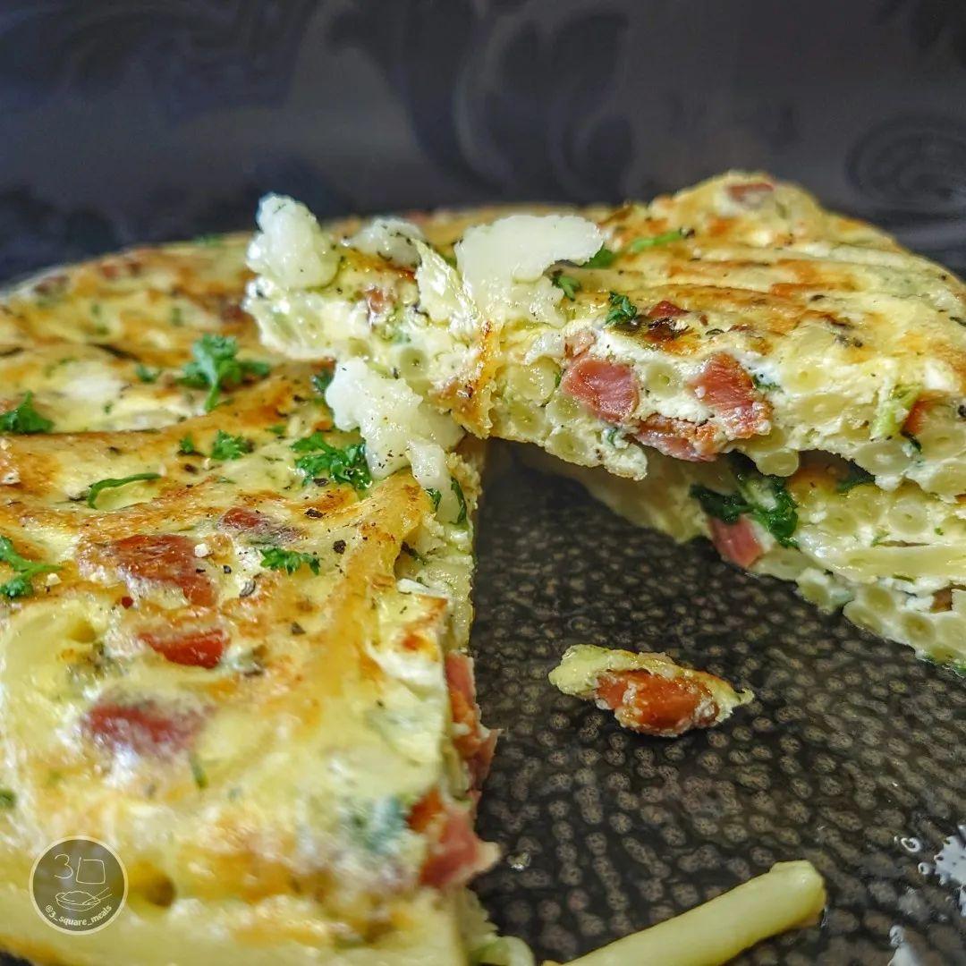Easy Carbonara-Style Pasta Frittata