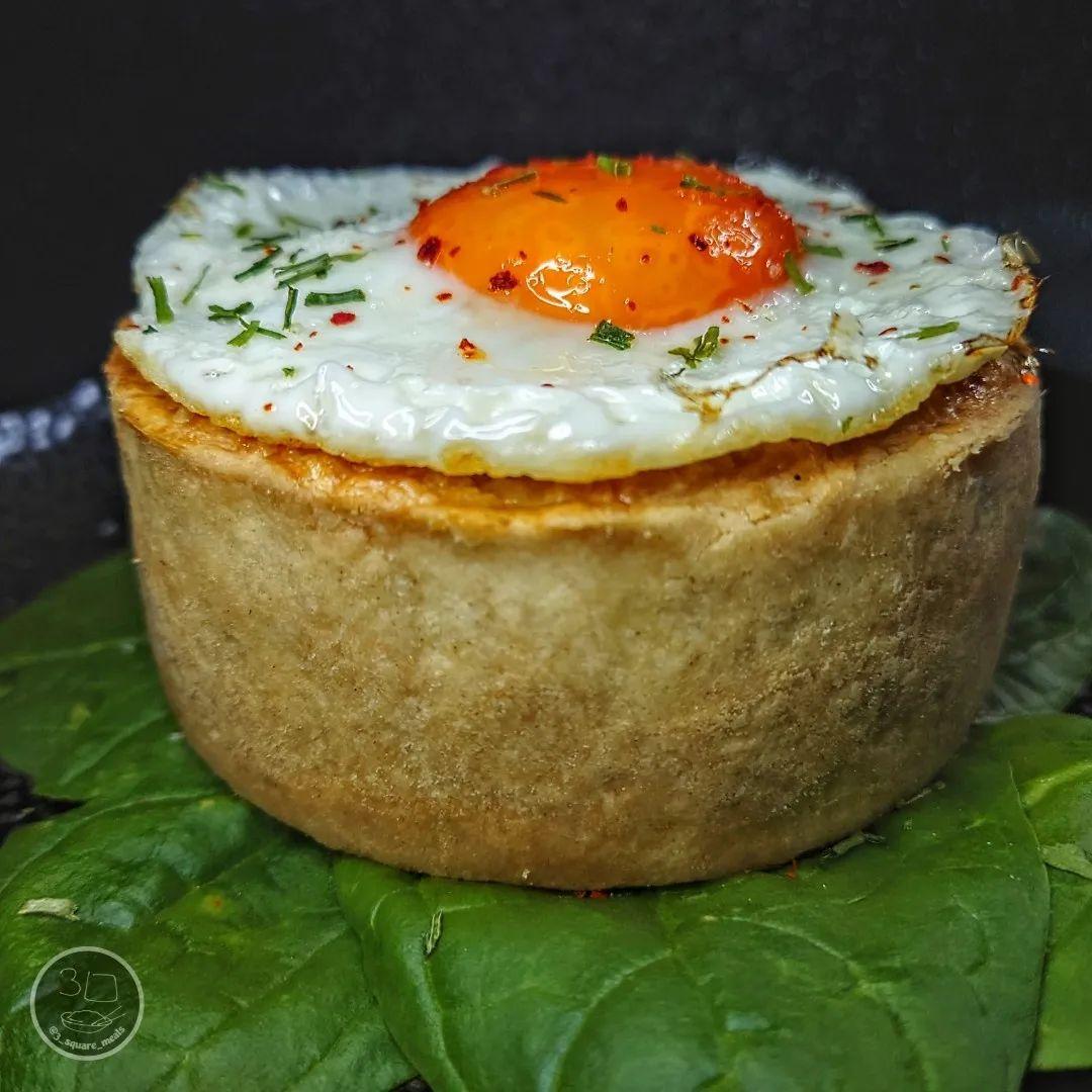 Hearty Vegetarian Breakfast Pie