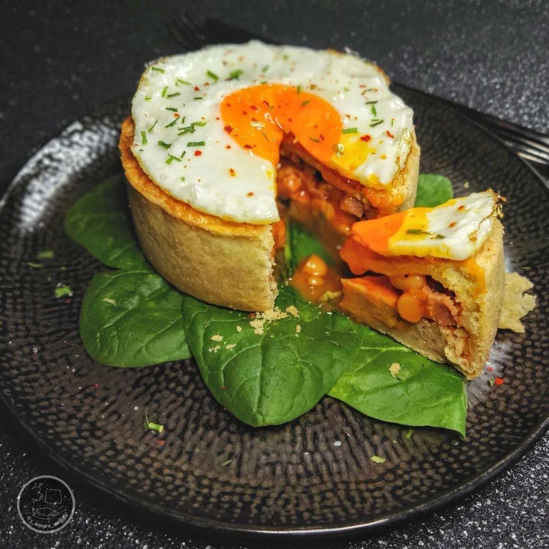 Hearty Vegetarian Breakfast Pie