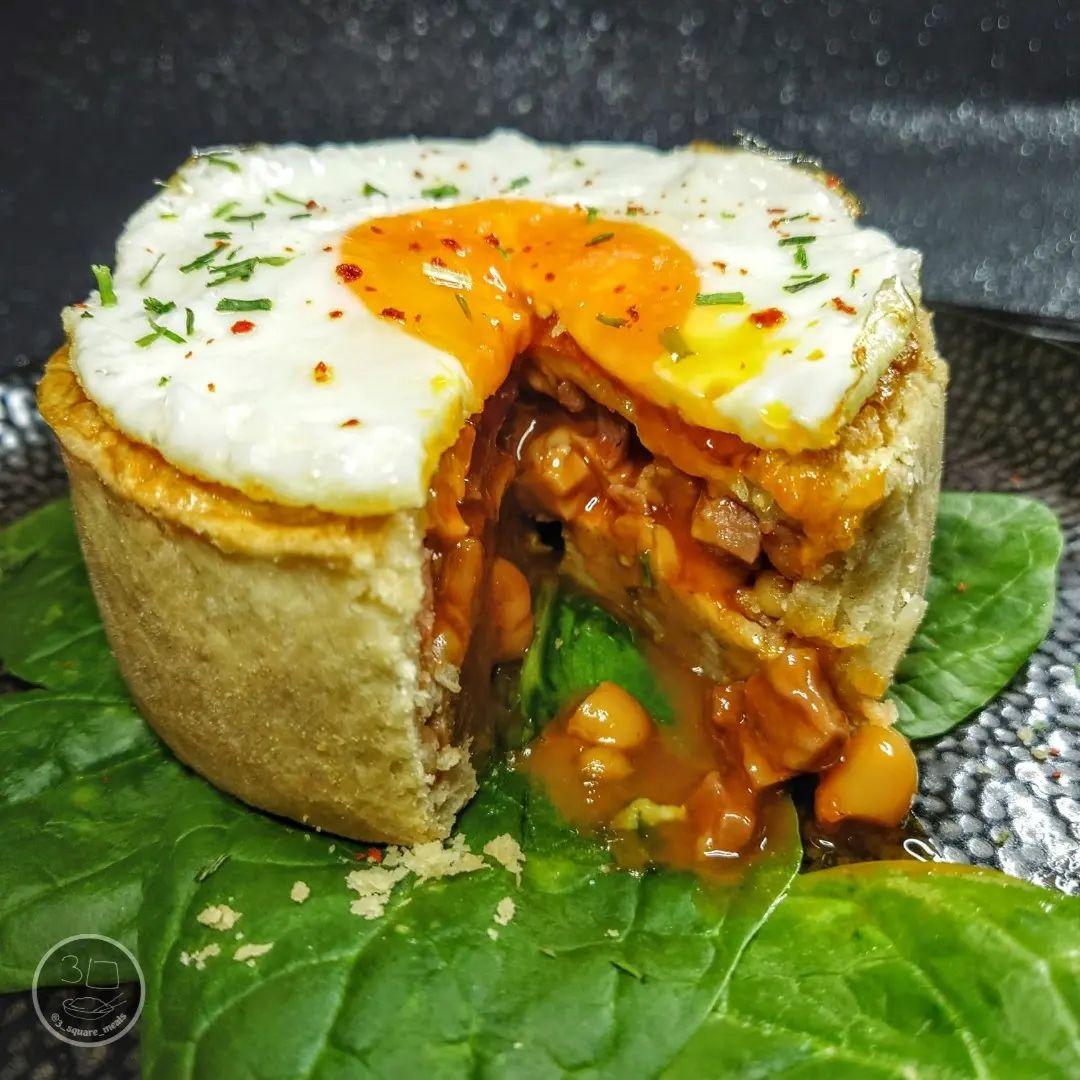 Hearty Vegetarian Breakfast Pie