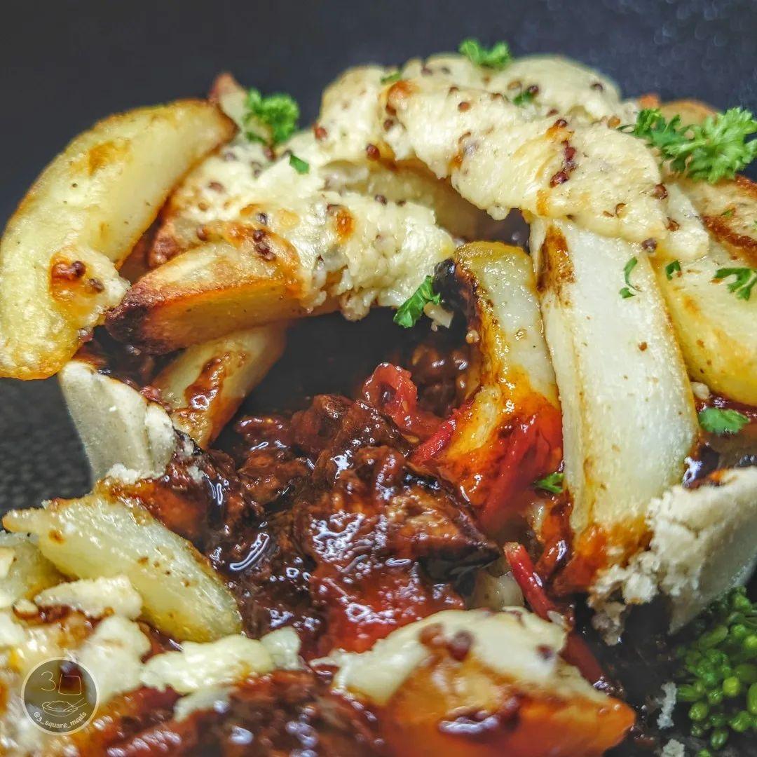 Vegetarian Steak and Cheesy Chips Pie