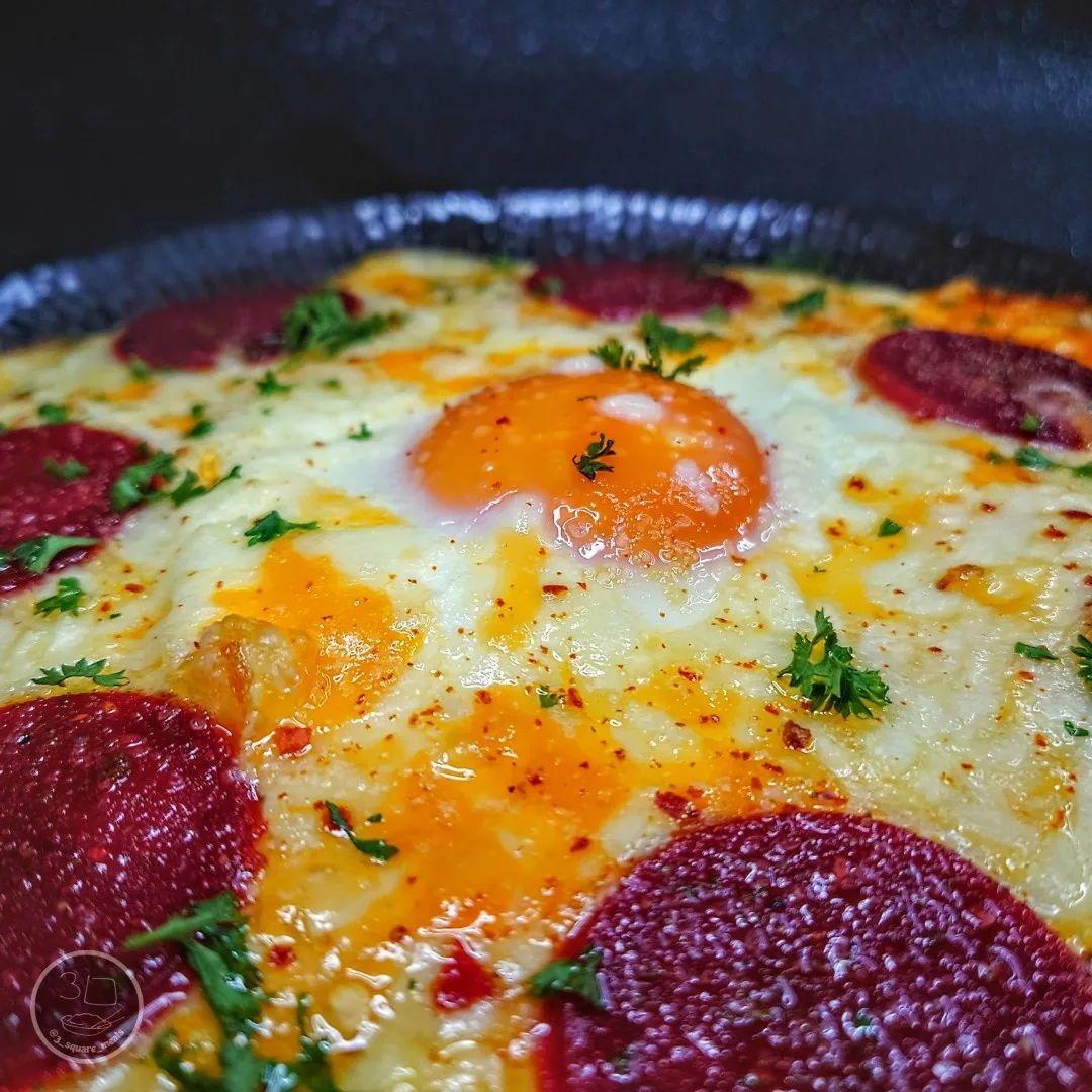 Savory Open-Faced Pizza Omelette