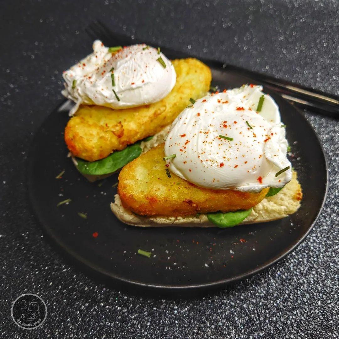 Vegetarian Breakfast with Poached Eggs and Hash Browns
