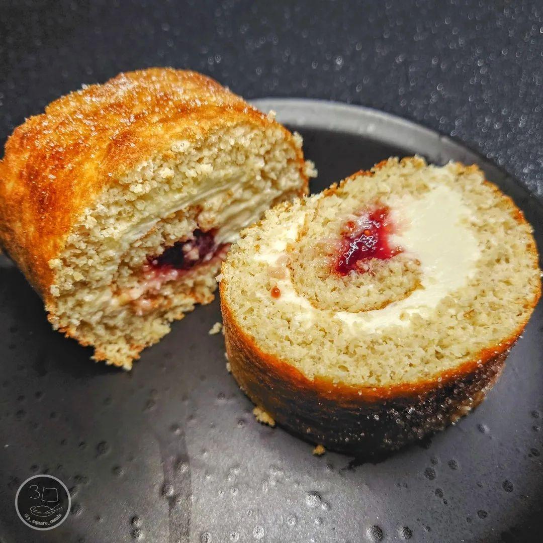 Vanilla Baked Oats Roll with White Chocolate Filling