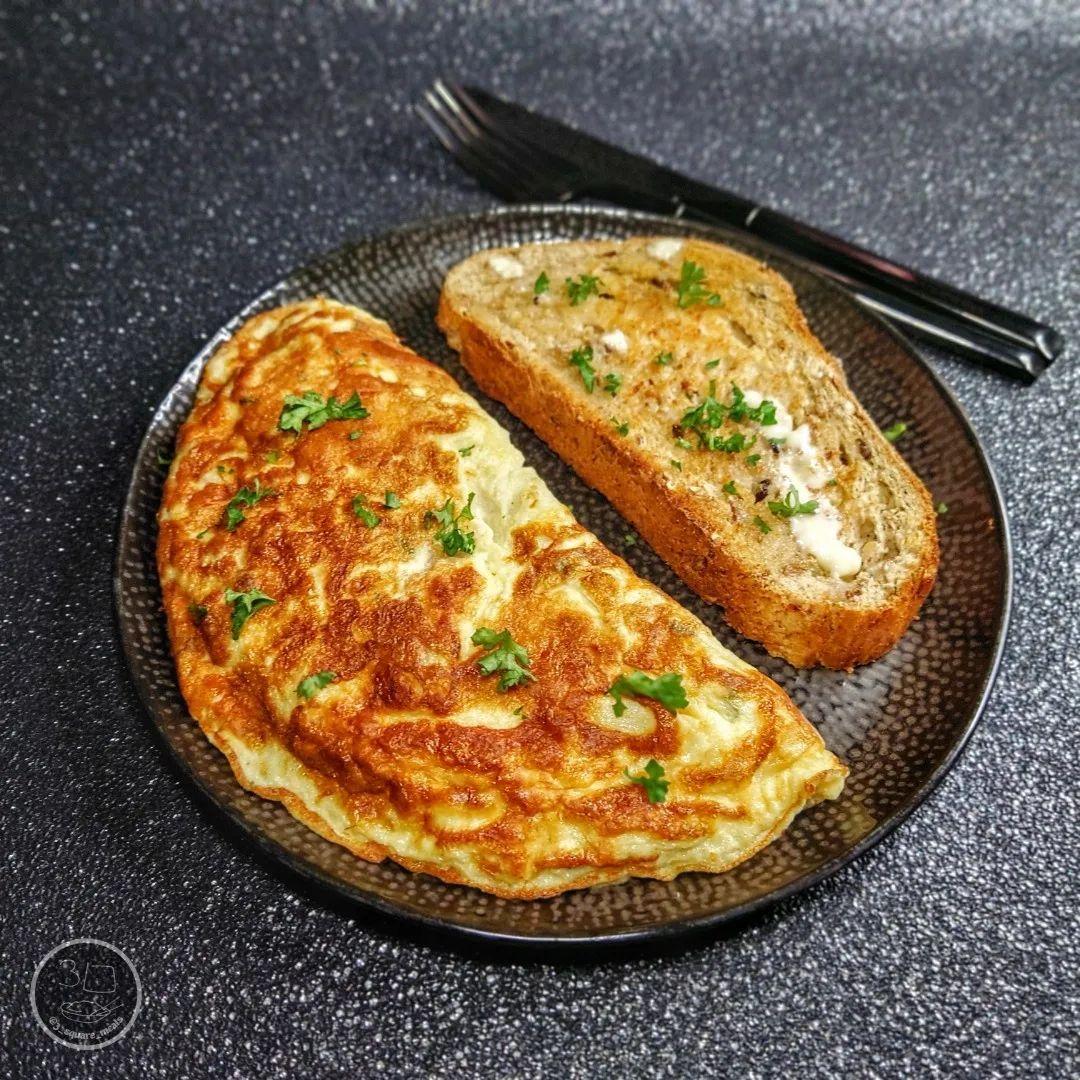 Cheese Omelette and Toast