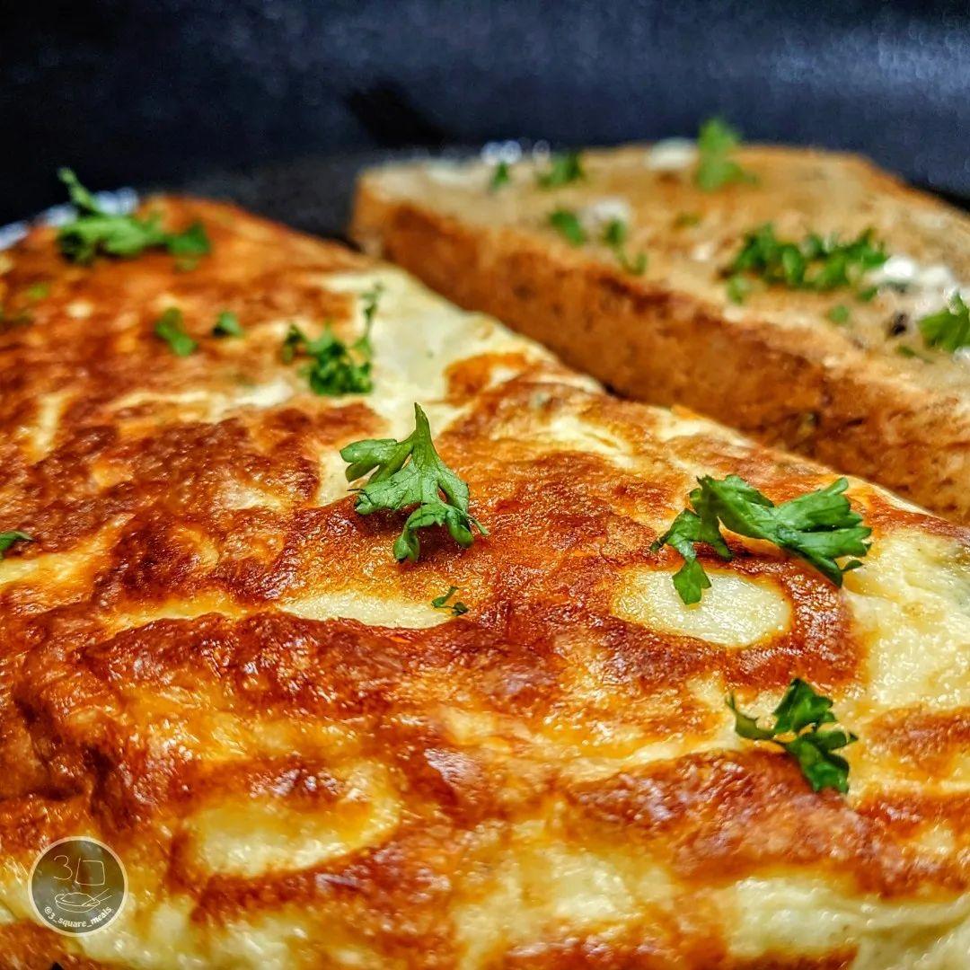 Cheese Omelette and Toast