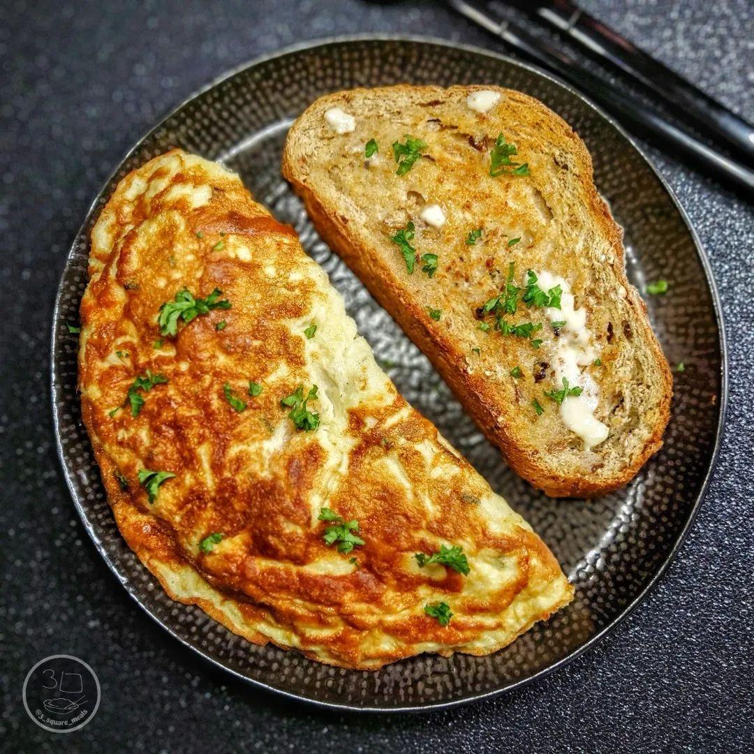 Cheese Omelette and Toast
