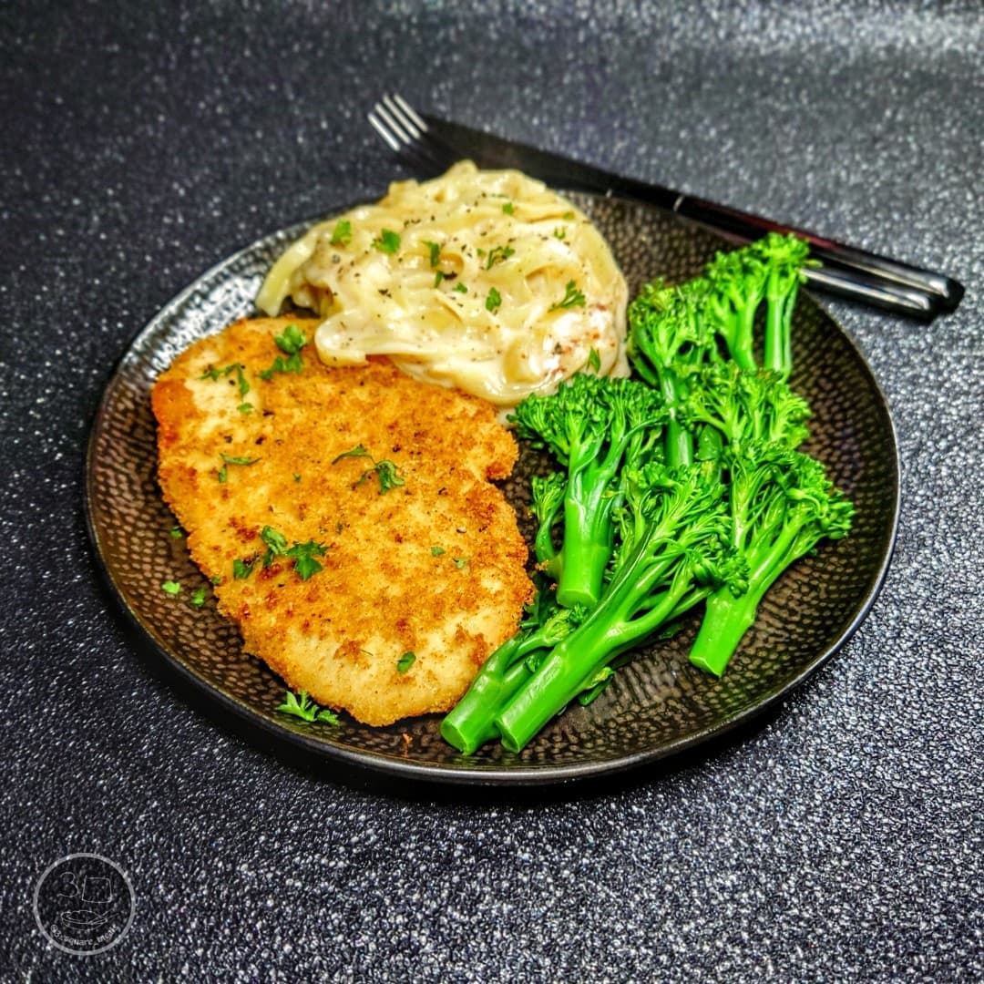 Vegetarian Schnitzel with Noodles and Broccoli