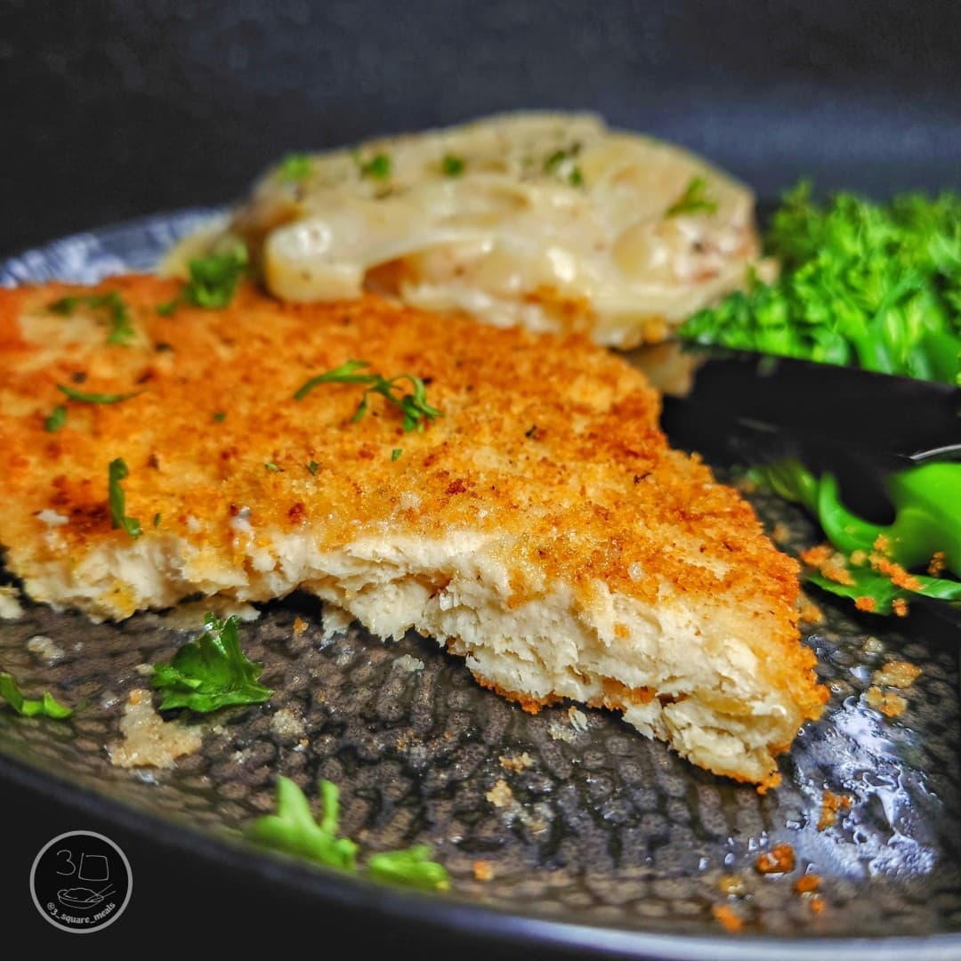 Vegetarian Schnitzel with Noodles and Broccoli