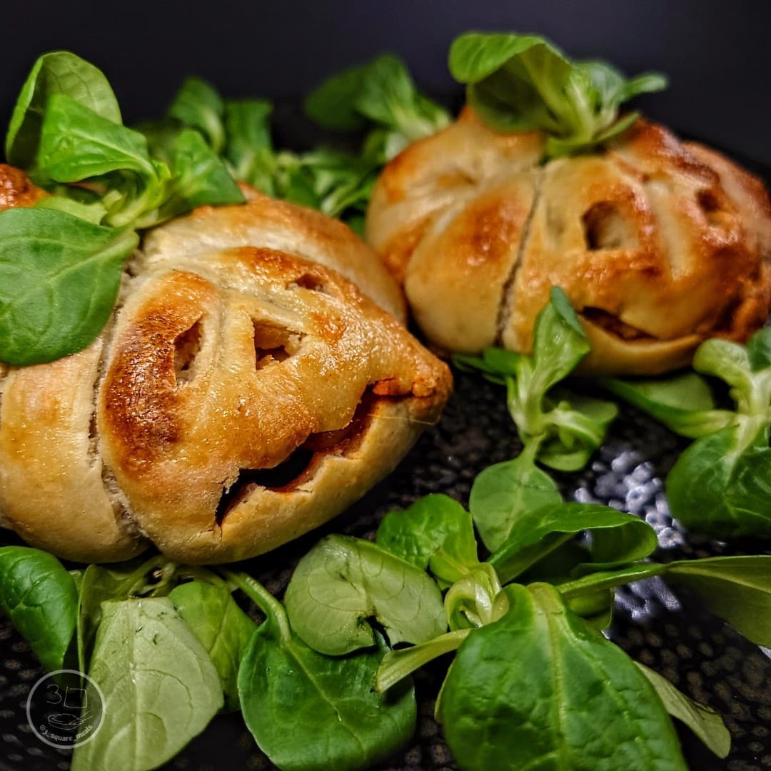 Halloween Pizza Pumpkins