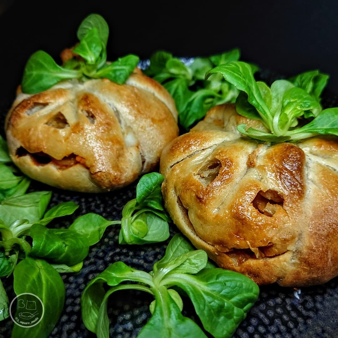 Halloween Pizza Pumpkins