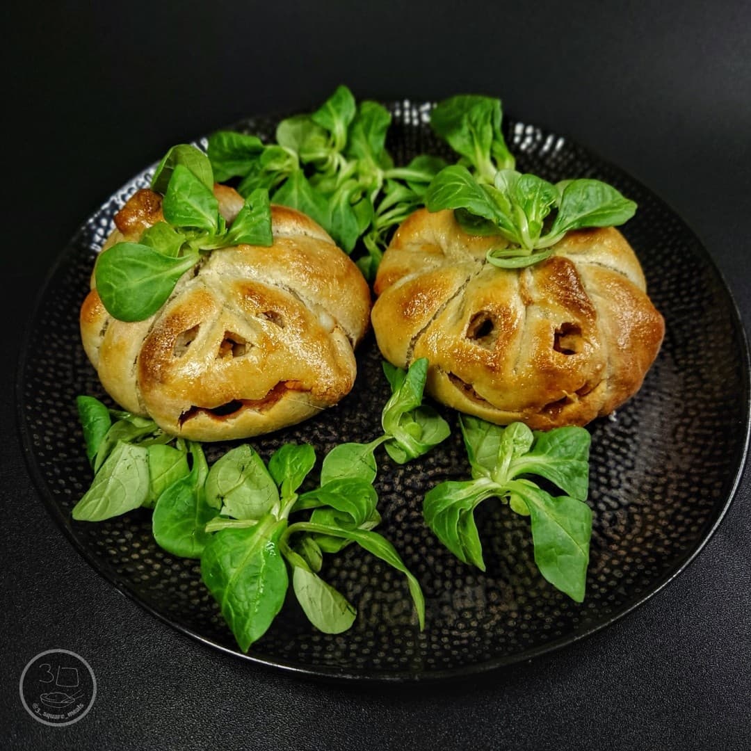 Halloween Pizza Pumpkins