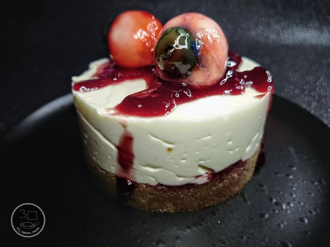 Spooky Halloween Cheesecake with Edible Eyeballs
