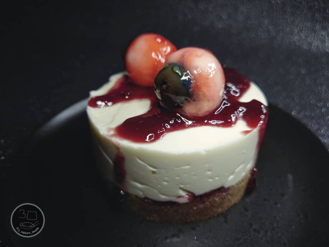 Spooky Halloween Cheesecake with Edible Eyeballs