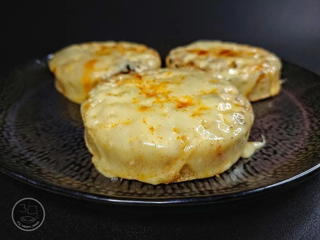Cheesy Crumpets for Breakfast
