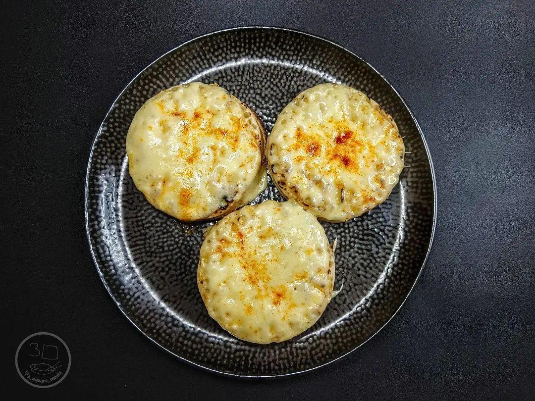 Cheesy Crumpets for Breakfast