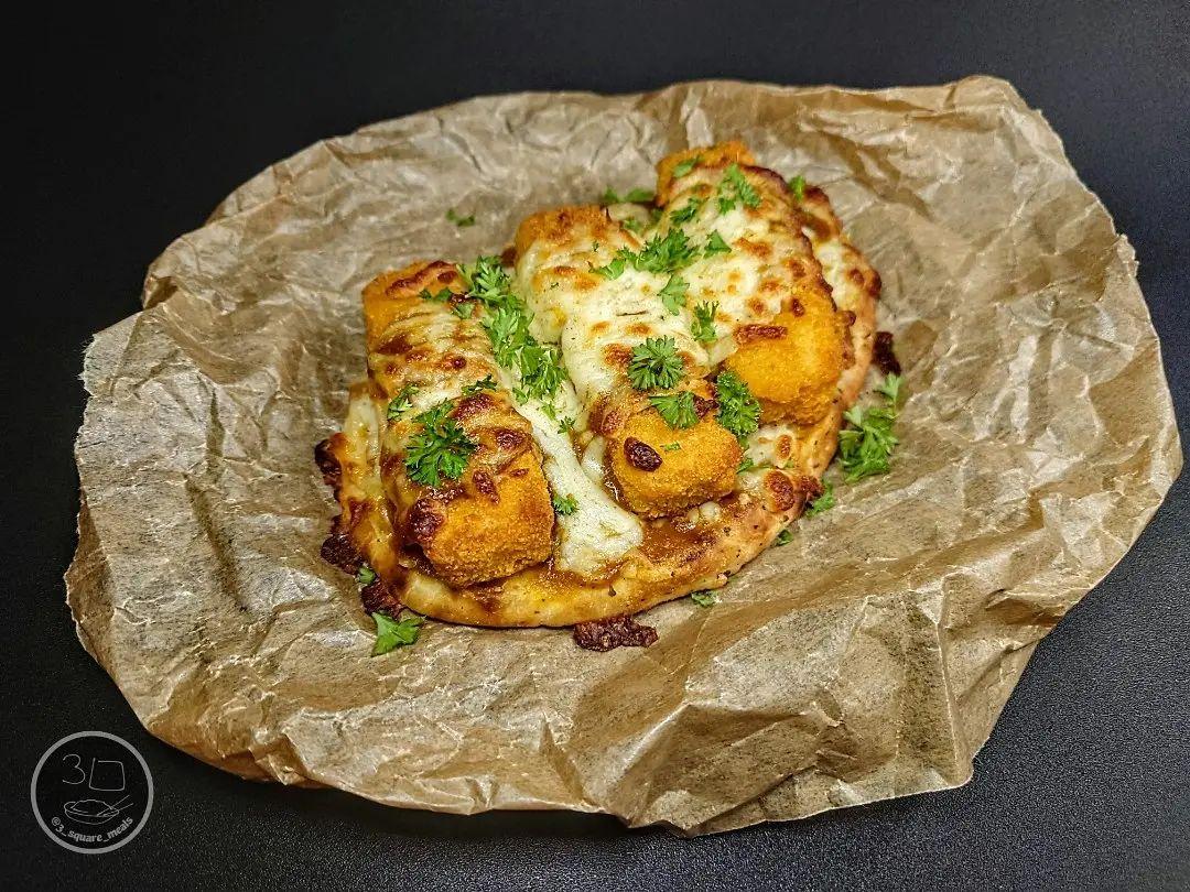 Curry Fishless Finger Naan Pizza
