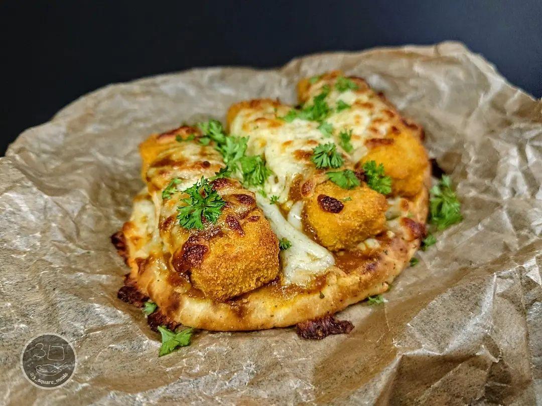 Curry Fishless Finger Naan Pizza