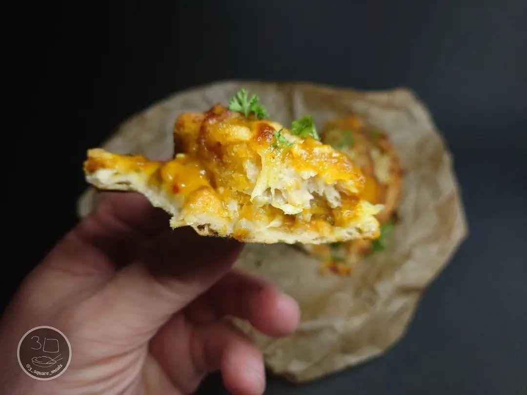 Curry Fishless Finger Naan Pizza