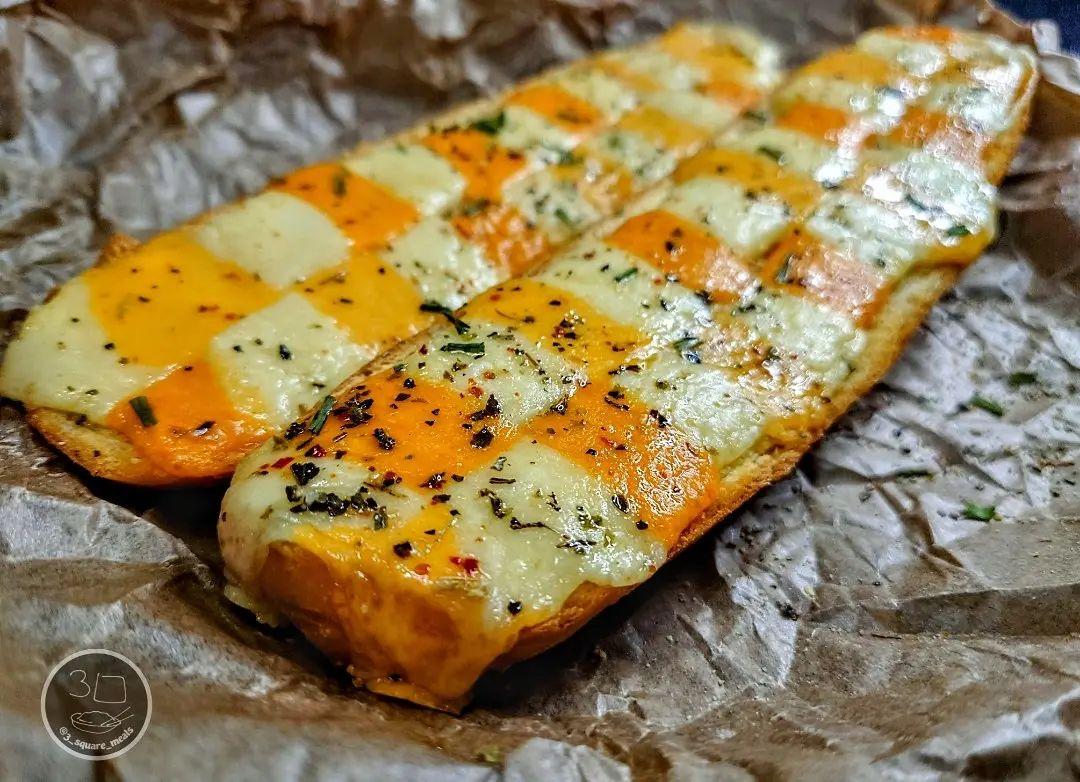 Checkered Garlic Bread for Breakfast