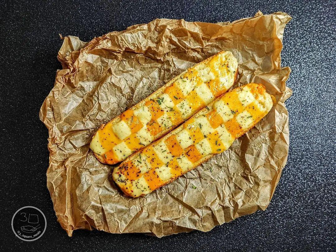 Checkered Garlic Bread for Breakfast