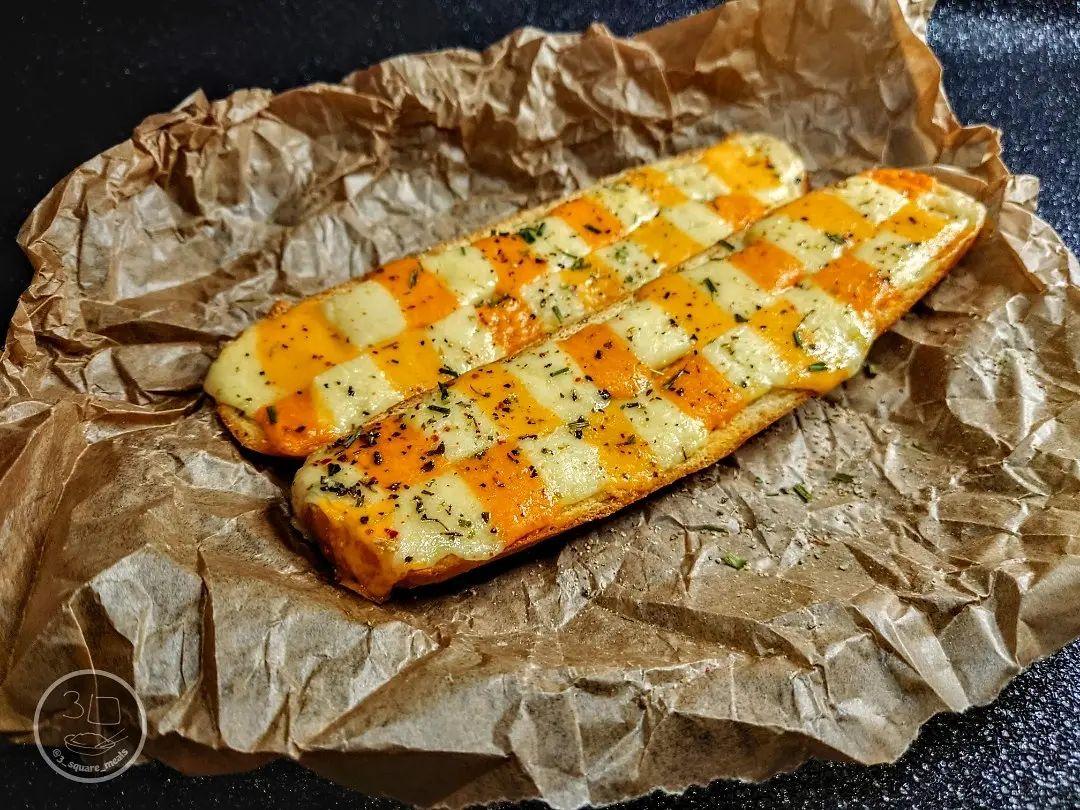 Checkered Garlic Bread for Breakfast