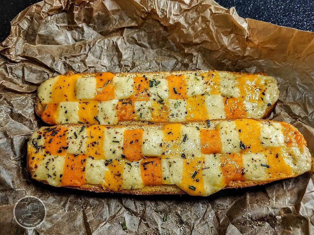 Checkered Garlic Bread for Breakfast