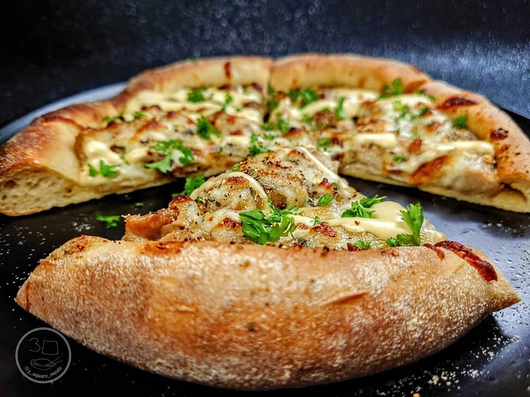 Creamy Garlic Chicken Pizza