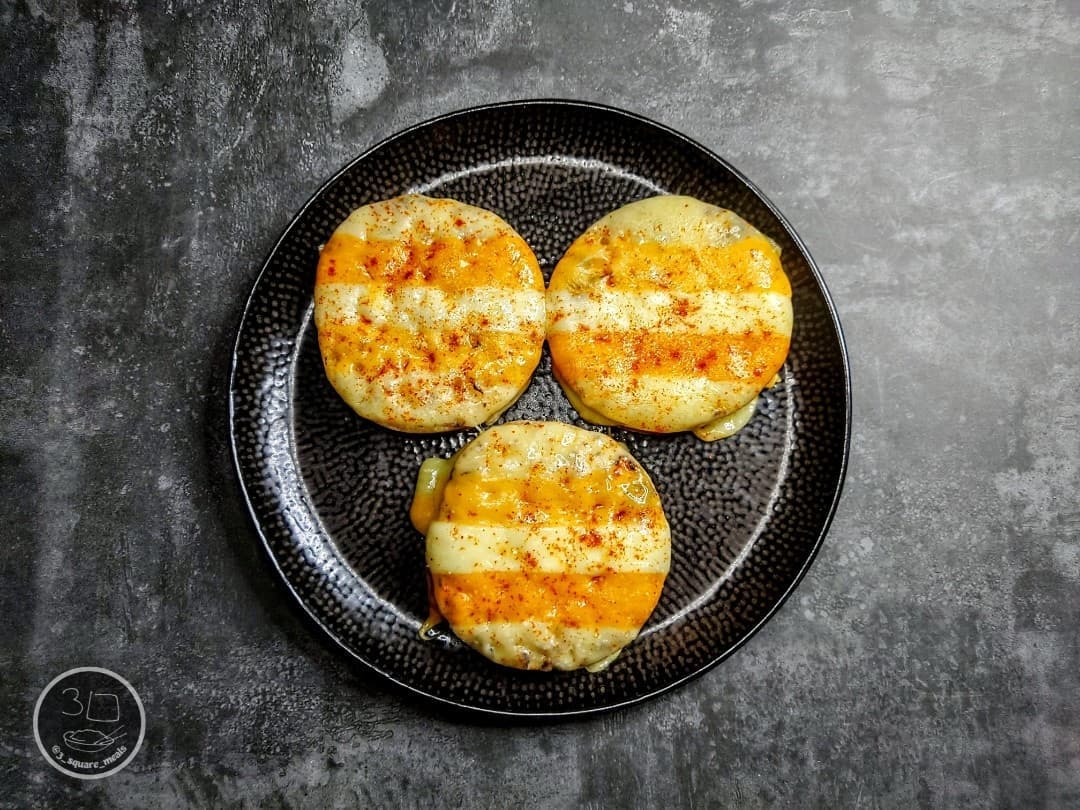 Toasted Cheese Crumpets with Spices