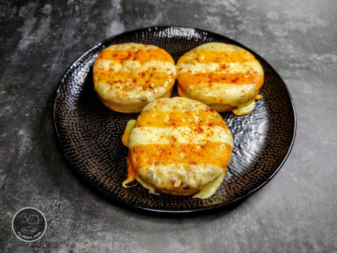 Toasted Cheese Crumpets with Spices