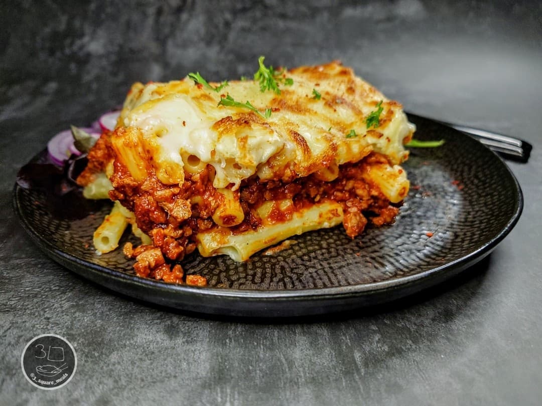 Messy Vegetarian Pastitsio Bake