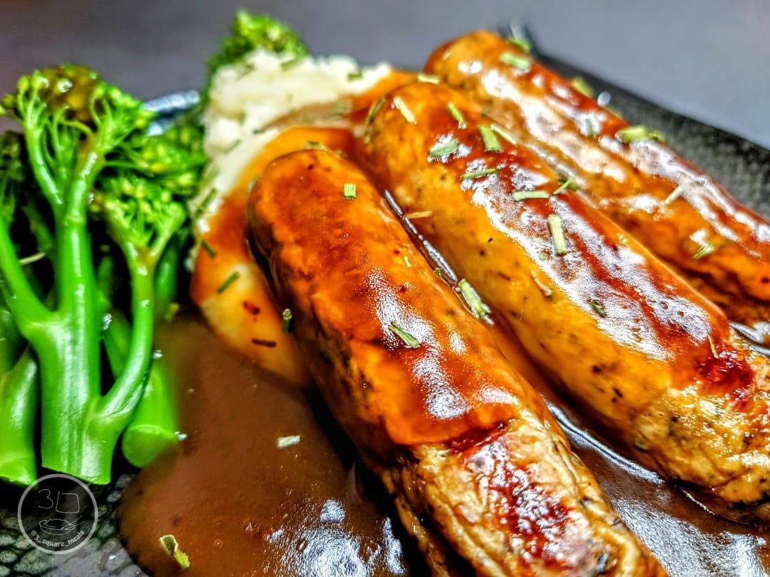 Simple Vegetarian Bangers and Mash