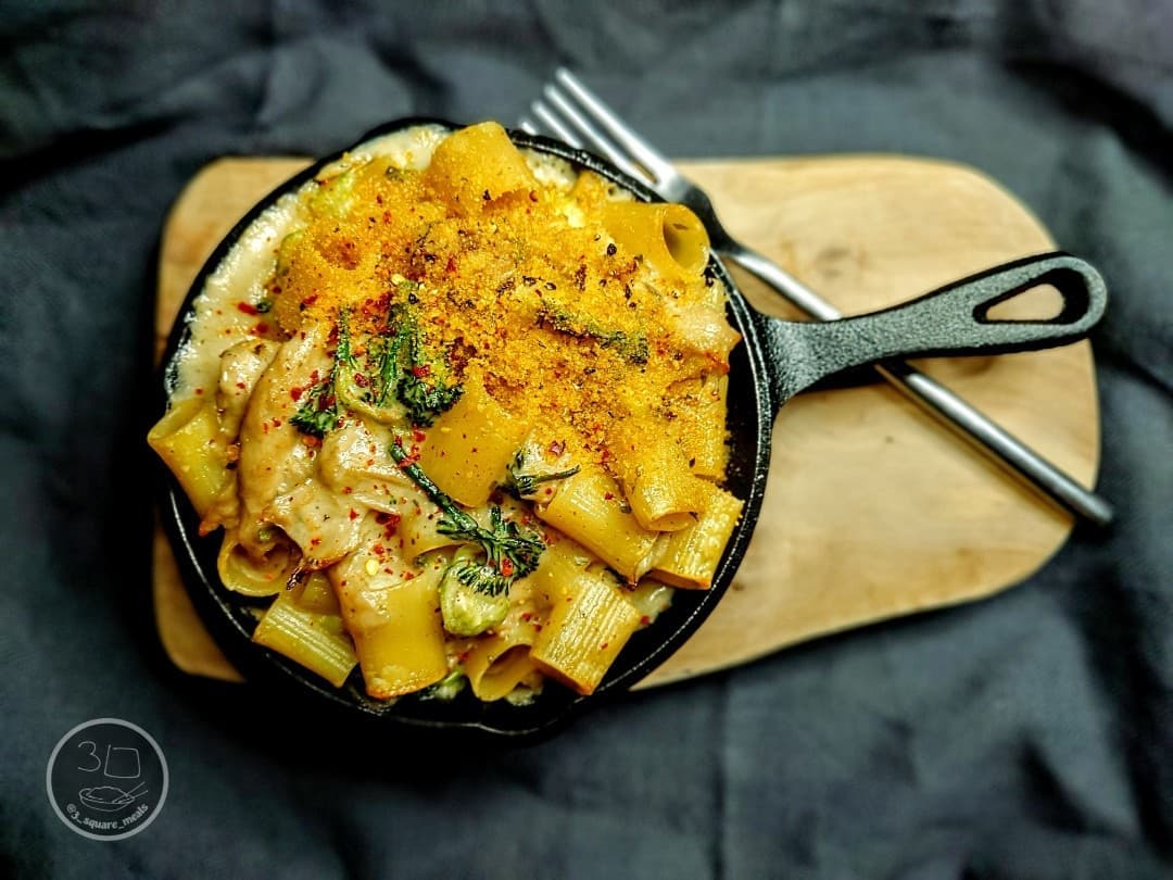Vegetarian Chick'n and Broccoli Pasta Bake