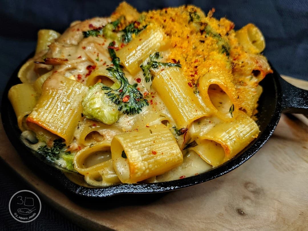 Vegetarian Chick'n and Broccoli Pasta Bake