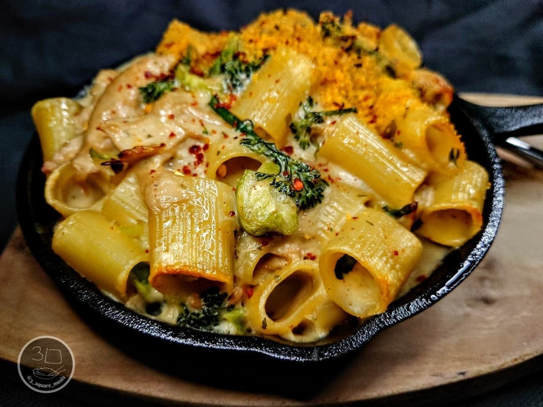 Vegetarian Chick'n and Broccoli Pasta Bake
