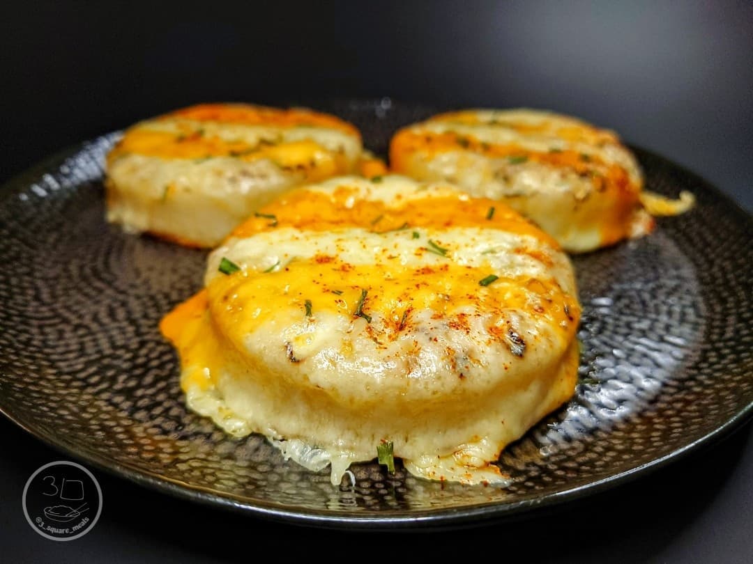 Toasted Crumpets with Cheese and Spices
