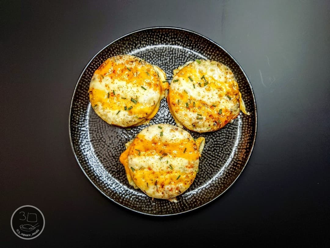 Toasted Crumpets with Cheese and Spices