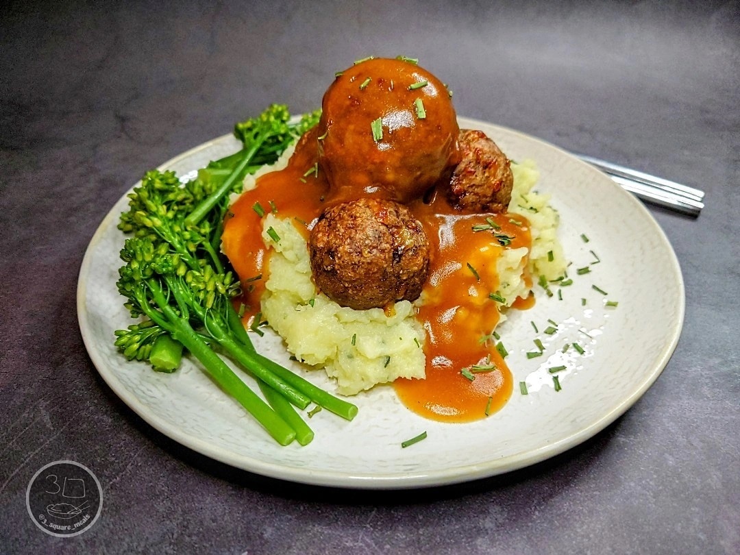 Plant-Based Meatballs with Mash and Gravy