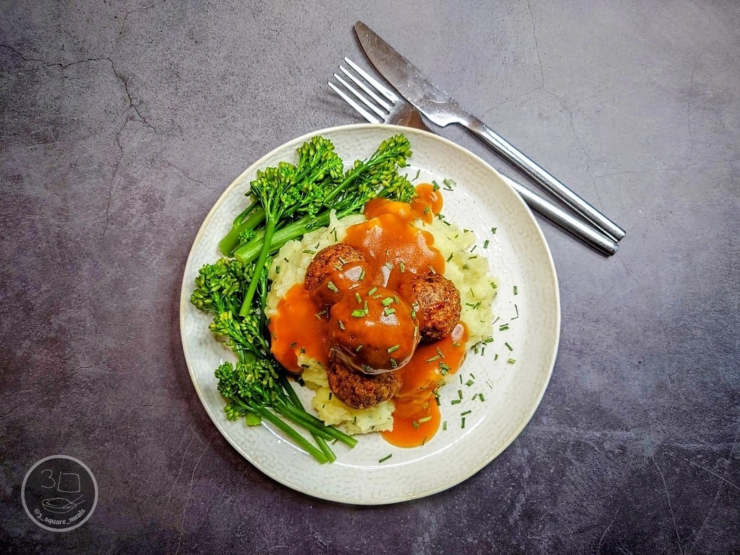 Plant-Based Meatballs with Mash and Gravy